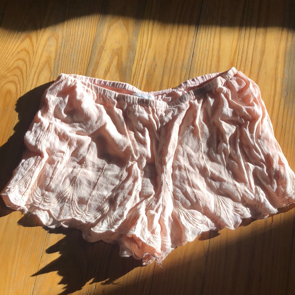 Light pink flowy shorts with beautiful detailing🌸